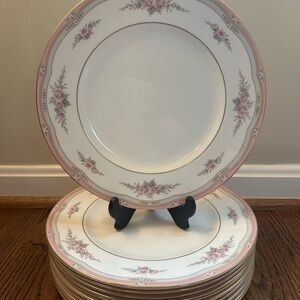 6 Wedgwood Rosalie - Pink and White Floral Dinner Plates